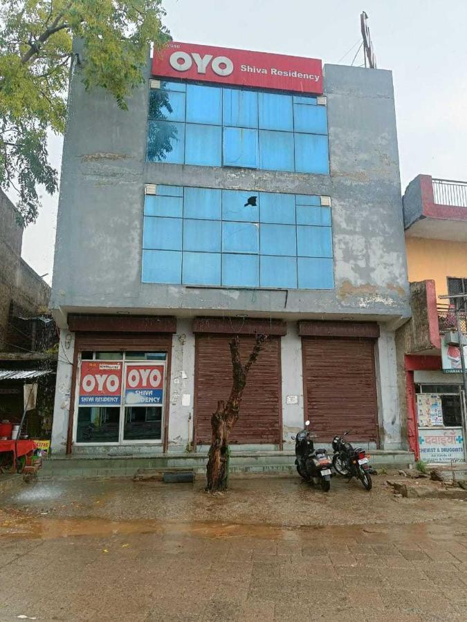 Hotel Oyo Flagship 62980 Shiva Residency Garhi Harsaru Exterior foto